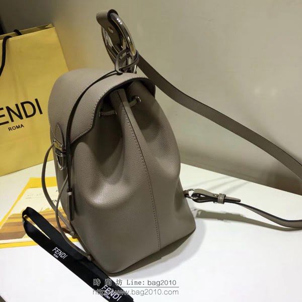 FENDI女包 BACKPACK新款 女士雙肩包 頂部金色五金裝飾 芬迪女背包  fdz2052